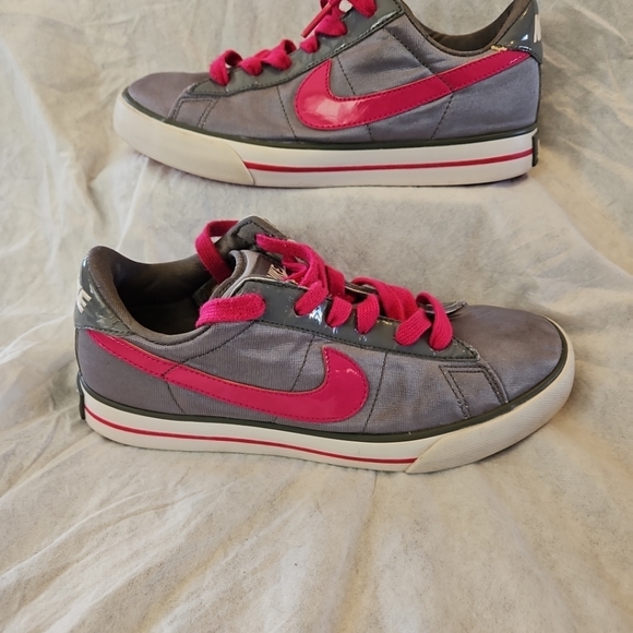 Size 7 Nike Womens Sweet Classic Stealth Cherry Sport 408182 061  Gray And Pink - Picture 5 of 9